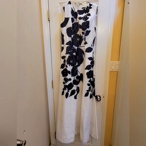 David Meister Gown, Size 6 in black and white.
